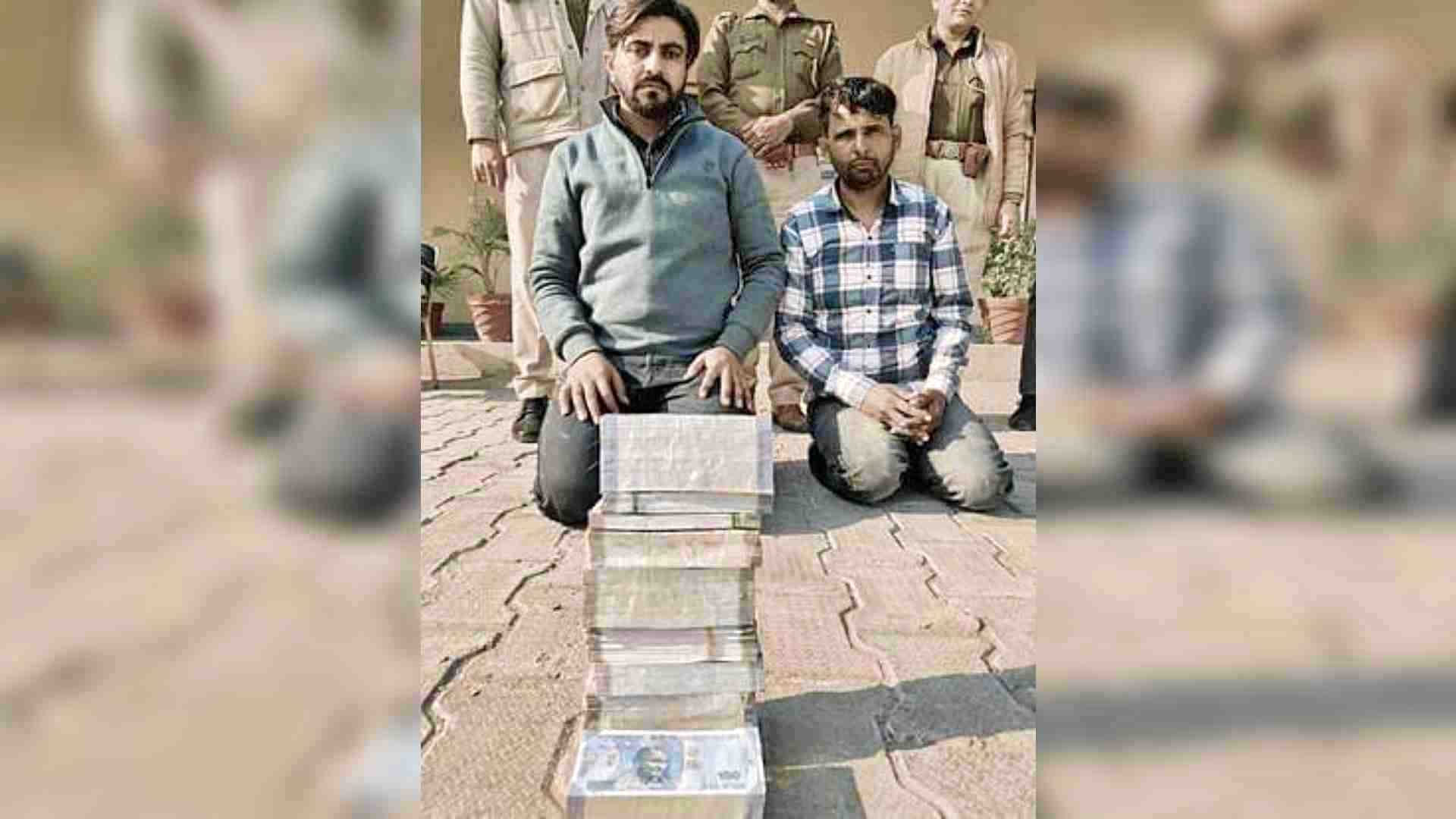 पुलिस की गिरफ्त में आरोपी।