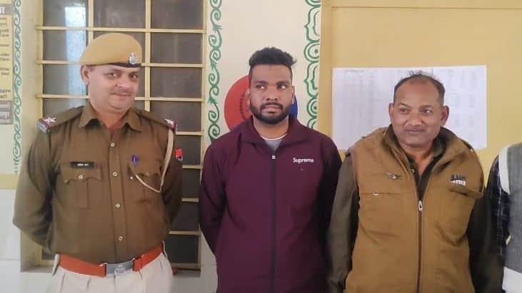 पुलिस की गिरफ्त में आरोपी।