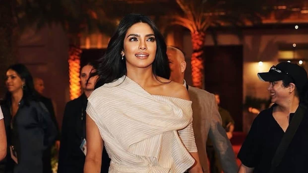 Priyanka Chopra joins next hollywood comedy project team up with Baywatch co star Zac Efron