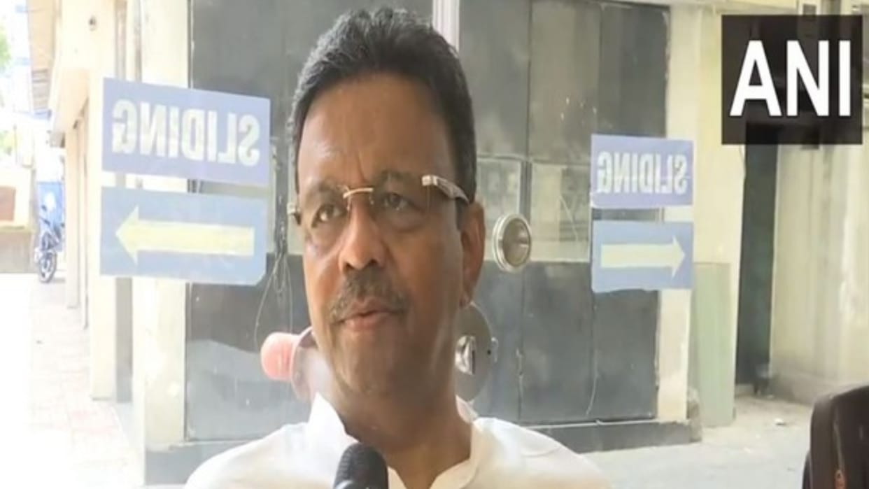 Parents of RG Kar hospital victim doing politics by maligning CM: West Bengal minister, News in hindi