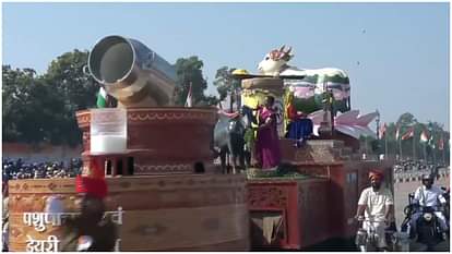 Republic Day Parade: देश की सैन्य शक्ति और समृद्धि की झलक, कर्तव्य पथ पर दिखा विकसित भारत के संकल्प का नजारा Republic Day Parade A glimpse of the country military power and prosperity tableau news in hindi