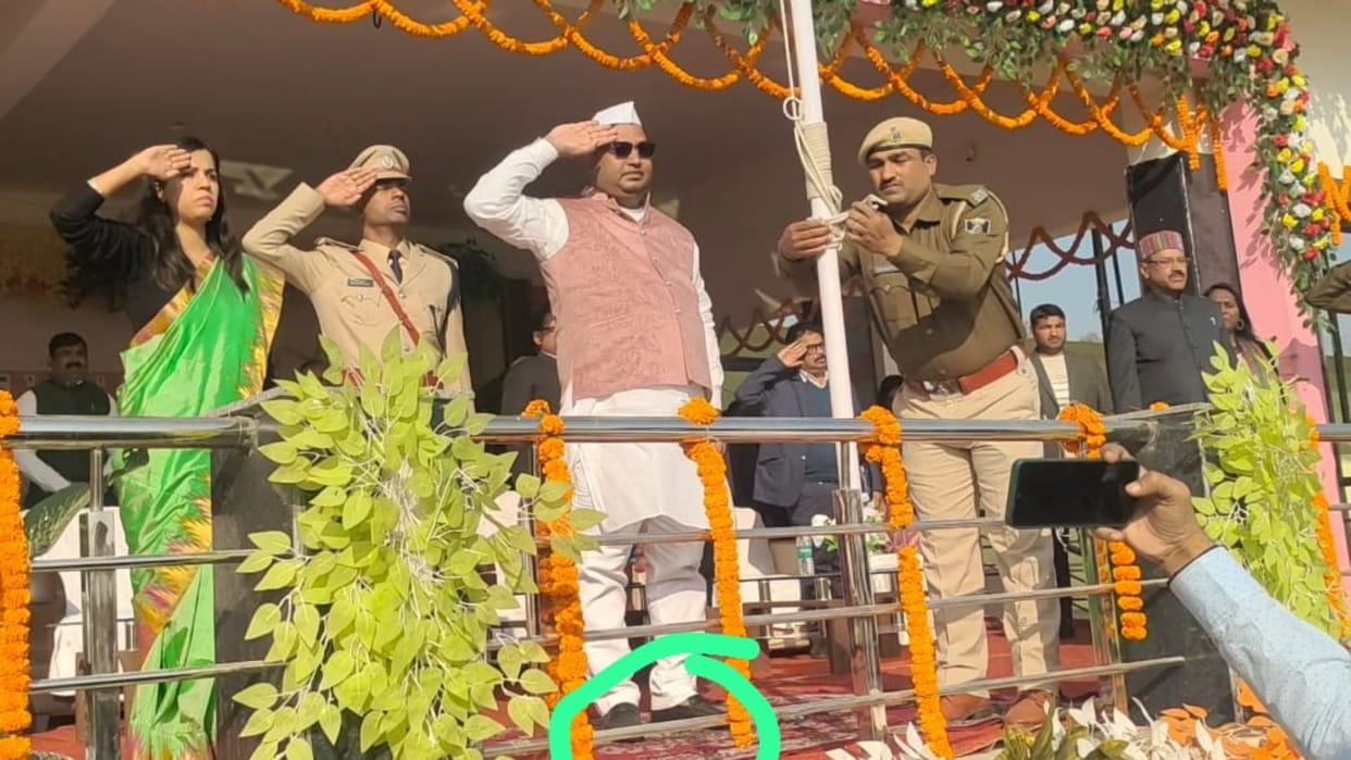 Rohtas: Building Construction Minister Jayant Raj hoisted flag wearing shoes on Republic Day, know rules