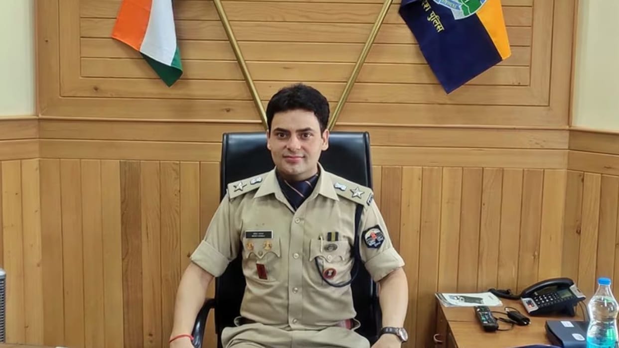 Himachal News IPS Mohit Chawla transfer cancelled he will continue as DIG Cyber Crime