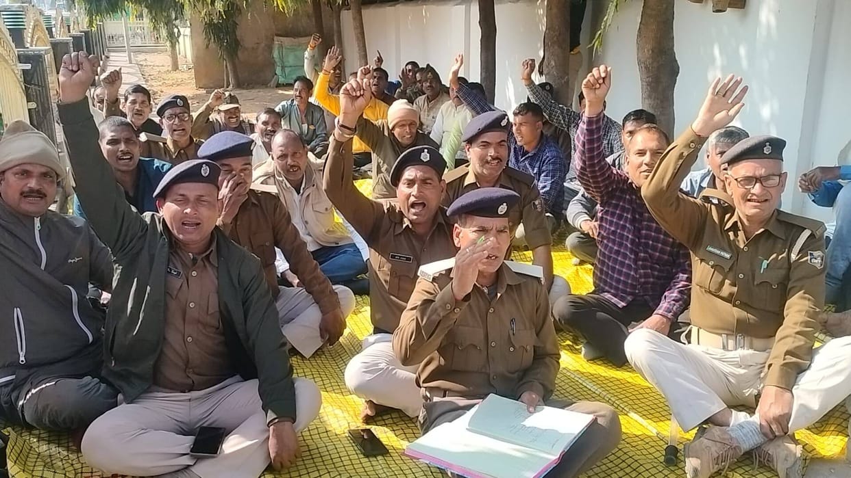 Equal pay equal work Bihar Raksha Vahini sit in Sasaram warning statewide agitation if demands not met