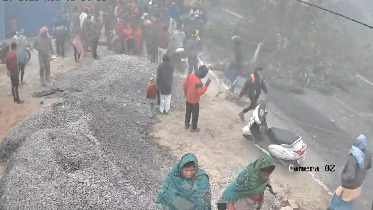 Bihar News vishakha kumari Bihar teacher from uttar pradesh died in road accident minapur muzaffarpur