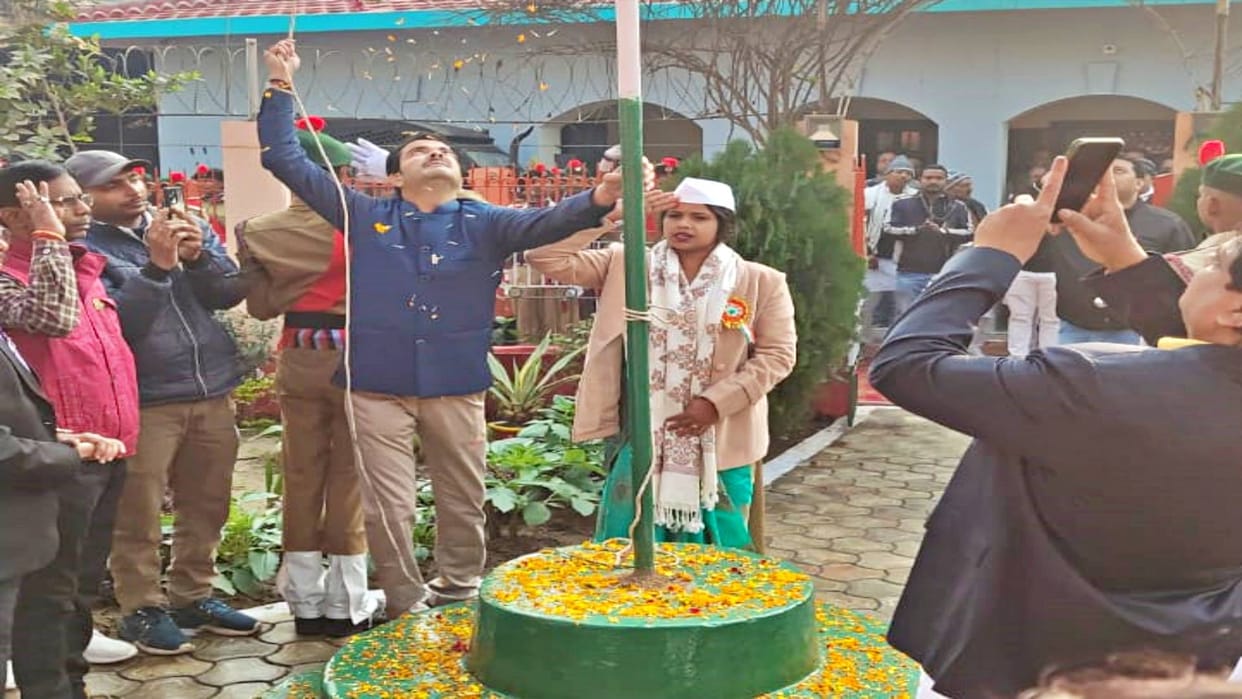 Bihar Bhagalpur vice-president raised flag on delay of municipal president now atmosphere has become heated