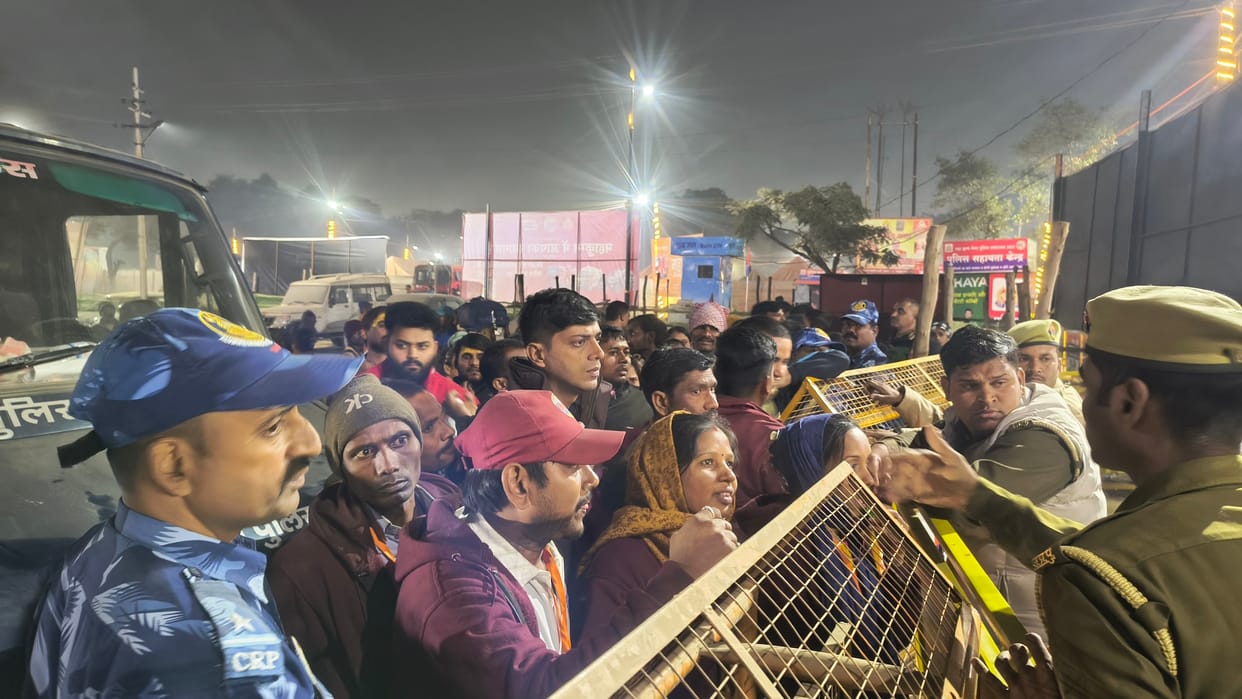 Mahakumbh: Devotees angry over closure of pontoon bridge, SDM's car vandalized