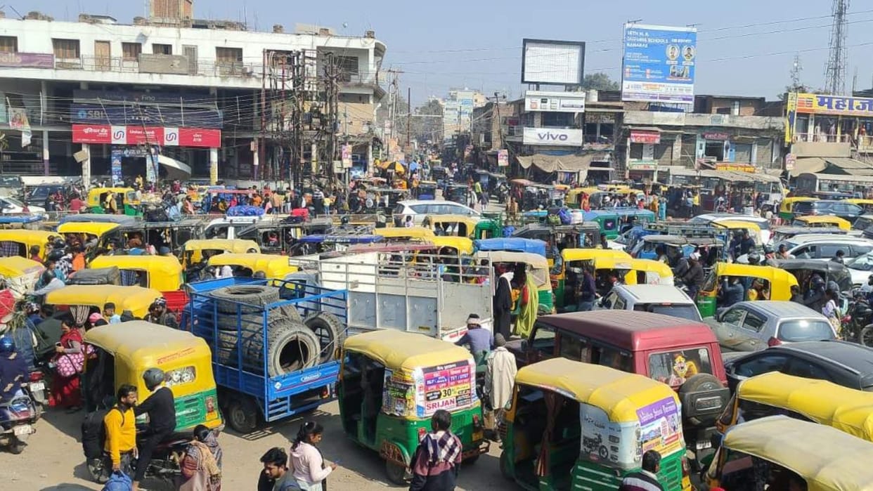 UP Traffic road jam policemen sweated in cold weather system collapsed in camp