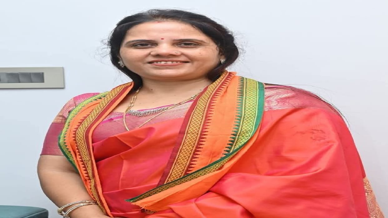 raipur nagar nigam chunav 2025: Raipur Nagar nigam BJP Mayor candidates; political journey of Meenal Choubey