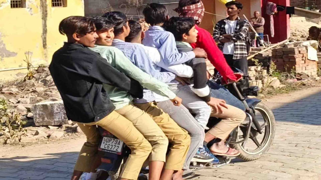 Negligence: Seven minors were seen speeding on a bike, challan of Rs 4500 was issued