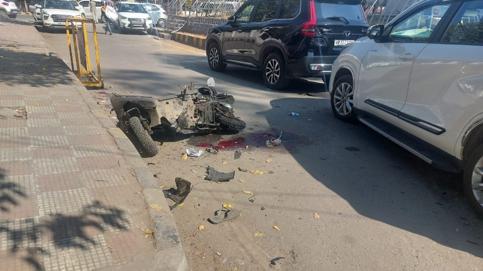 SUV hit scooty and creta car in Rohtak youth dies