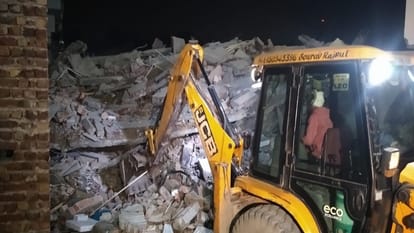 building collapses in Burari many people buried under debris rescue operation underway