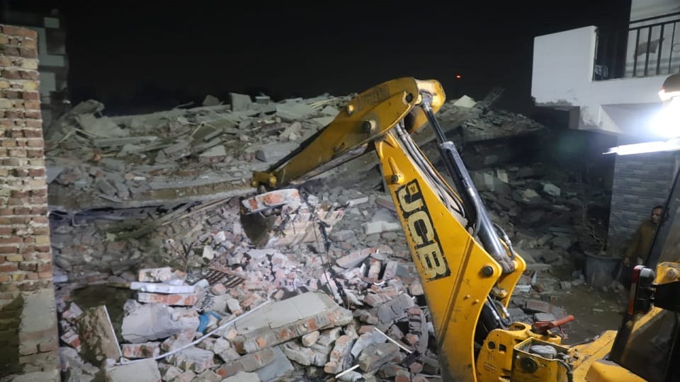 Delhi Building Collapsed People trapped in the debris of the building in Burari were pleading to be rescued