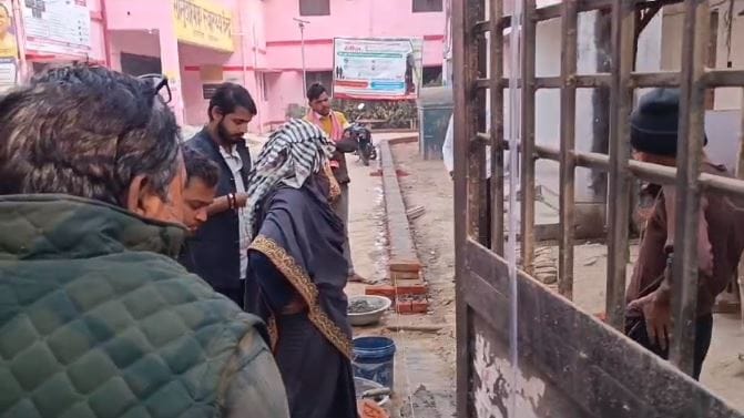 Interlocking work stopped in azamgarh work is not good conflict between panchayat member and contractor