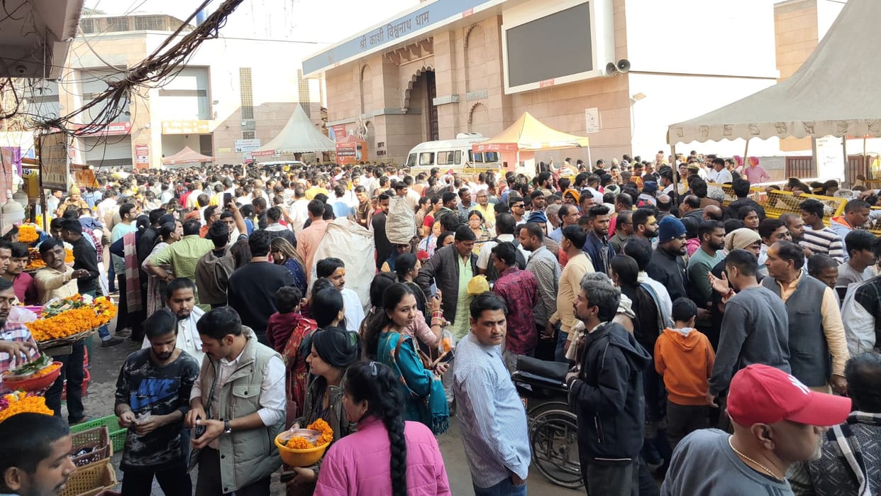 Mahakumbh Roads jammed in Kashi problems within radius of Vishwanath Dham Ghats filled devotees