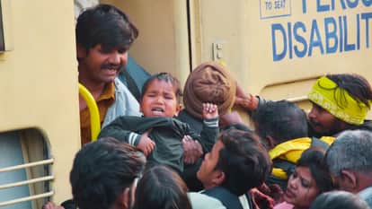 Mahakumbh Crowd Cantt station out of control escalator closed holding area full special trains ran