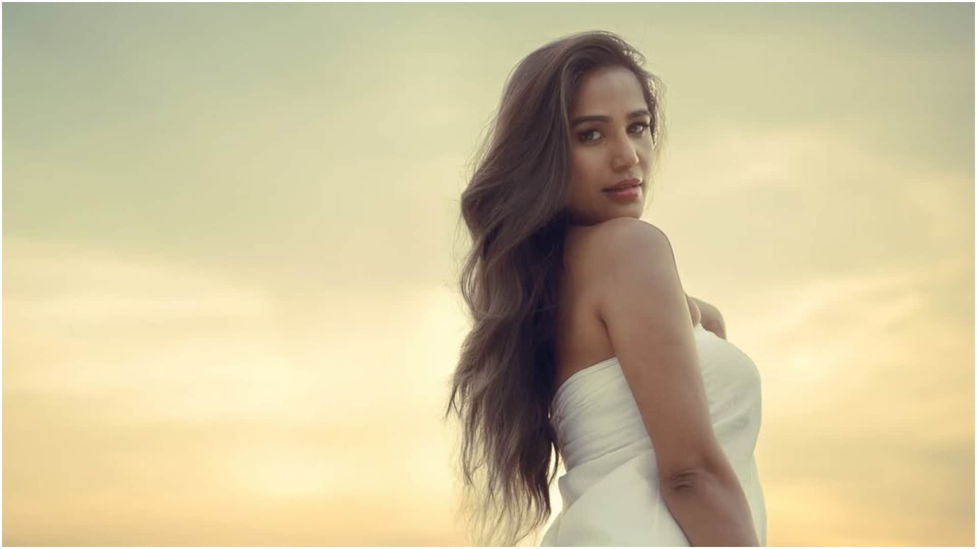 Celebs Publicity Stunt Poonam Pandey Kiss Death Controversy Vikrant Massey Retirement Raj Kundra