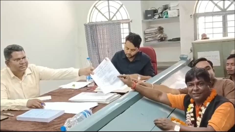 Prakash Chandrakar rebelled after not getting ticket from BJP filed nomination with fanfare in Mahasamund
