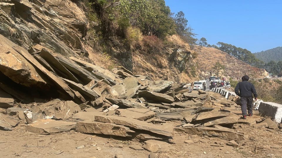 Uttarakhand News: Landslide on Pithoragarh-Darchula NH