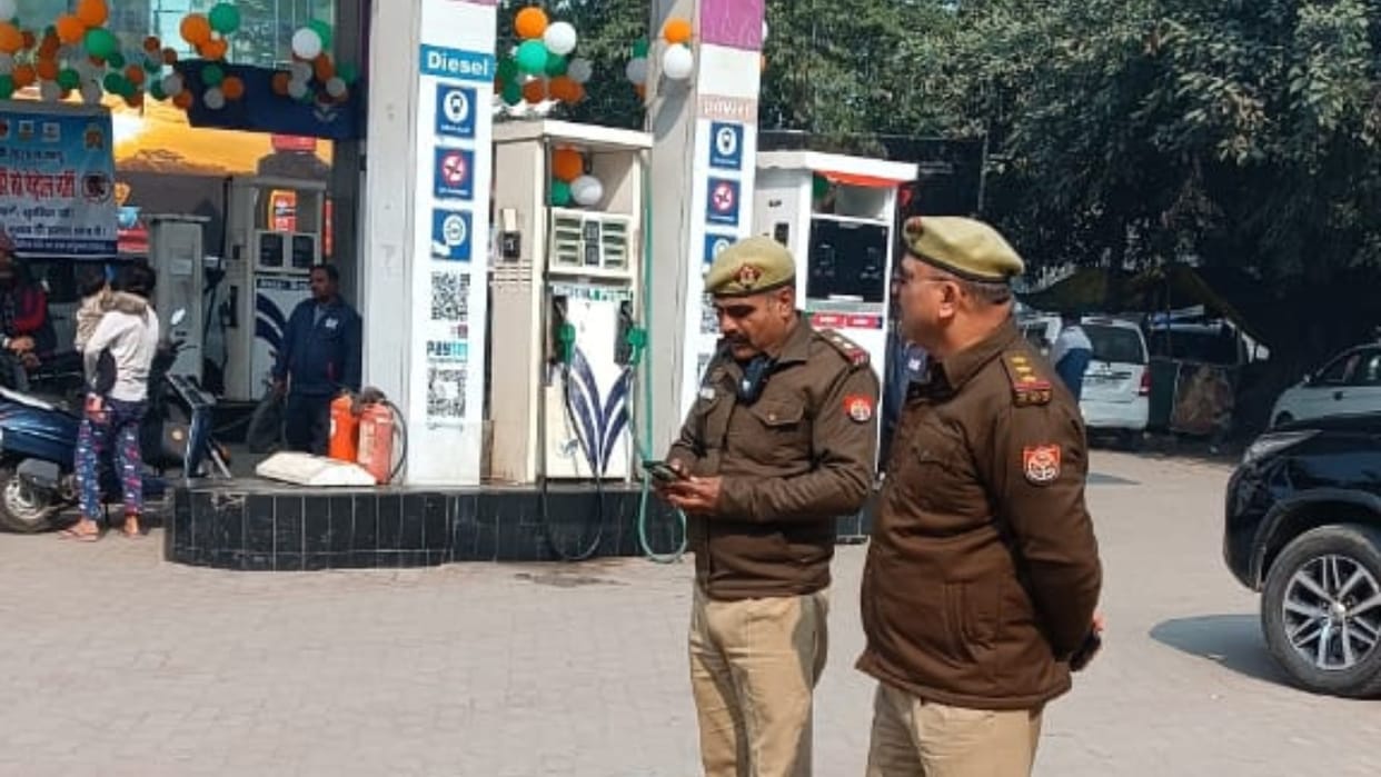 police challaned 25 bikers for not wearing helmets in Bareilly