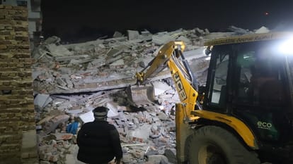 building collapses in Burari many people buried under debris rescue operation underway