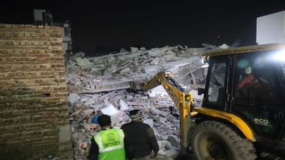 building collapses in Burari many people buried under debris rescue operation underway