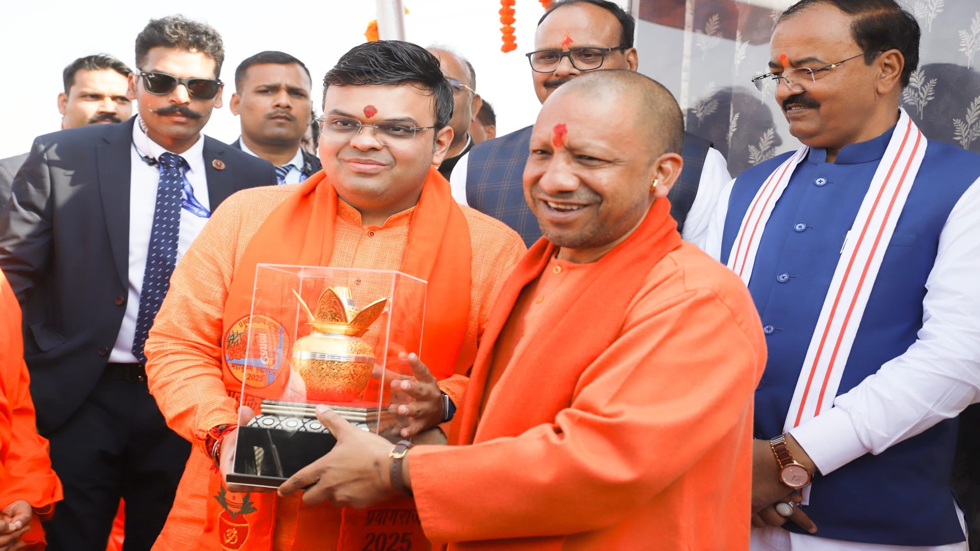 Home Minister Amit Shah took a dip in Sangam with son Jai Shah, CM Yogi presented a silver Kalash
