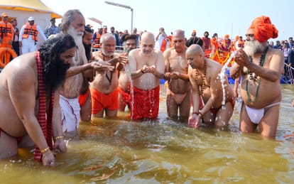Home Minister and Chief Minister became common devotees as soon as they landed in the lap of Mother Ganga