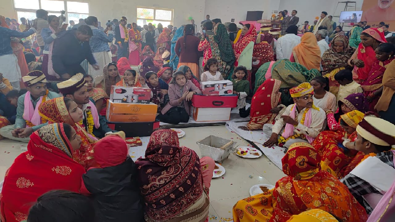 Chief Minister s mass marriage fell prey to chaos in Kanpur
