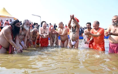 Home Minister and Chief Minister became common devotees as soon as they landed in the lap of Mother Ganga