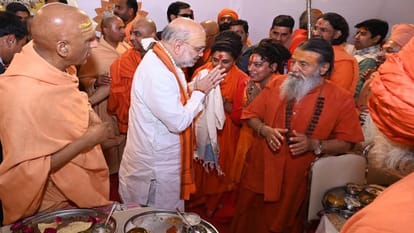 Home Minister and Chief Minister became common devotees as soon as they landed in the lap of Mother Ganga