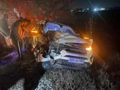 अंबेडकरनगर: महाकुंभ से लौट रहे वाहन की मिनी ट्रक से टक्कर, हादसे भाजपा नेता के परिवार के सात सदस्य घायल Ambedkarnagar: Vehicle returning from Mahakumbh collides with mini truck, seven members of BJP leader's famil
