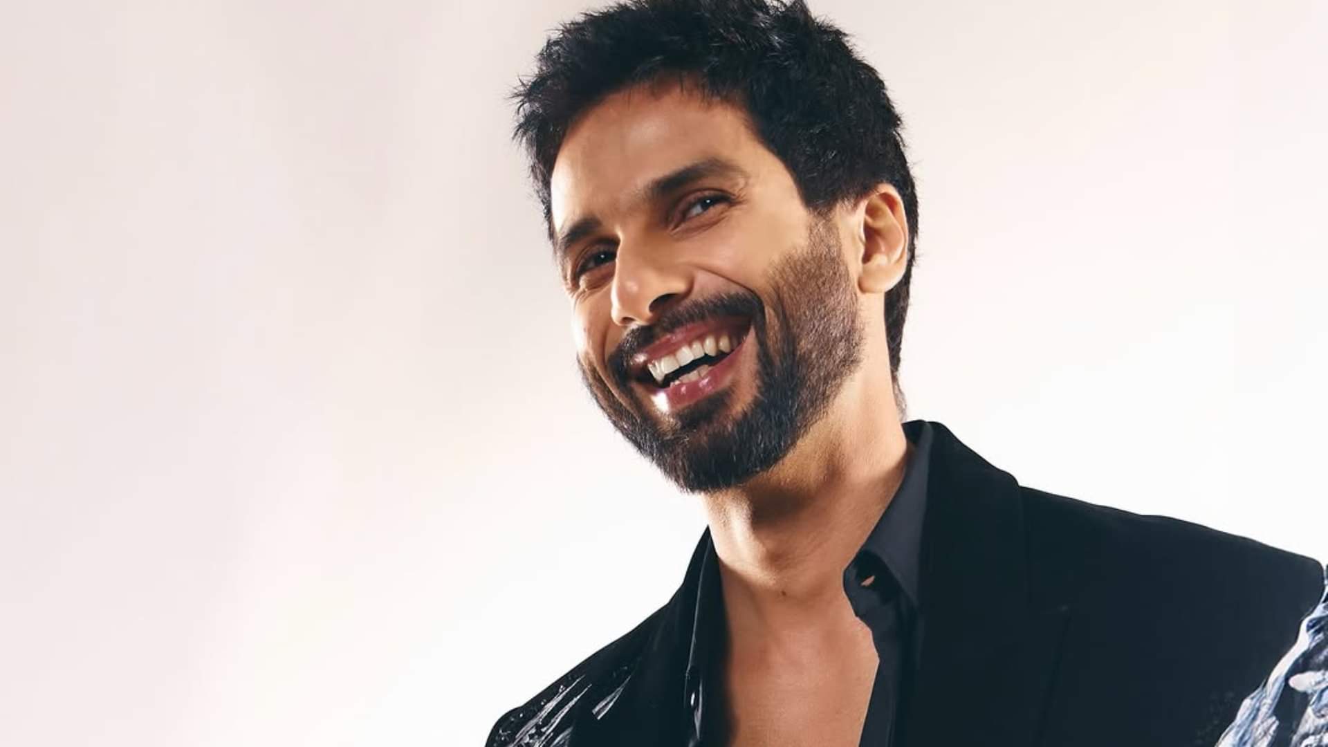 Deva Movie Actor Shahid Kapoor Ask Me Anything Session talks about Favorite Police Movie Contemporary Stars