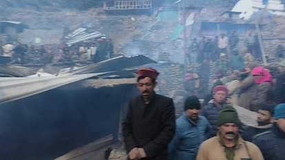उत्तरकाशी में भीषण अग्निकांड: सावणी गांव में मचाया तांडव, बेघर हुए 15 से ज्यादा परिवार, महिला की मौत, तस्वीरें Uttarakhand News Massive fire Broke Out in Uttarkashi Savni Village Many Houses Burned woman dead Photo