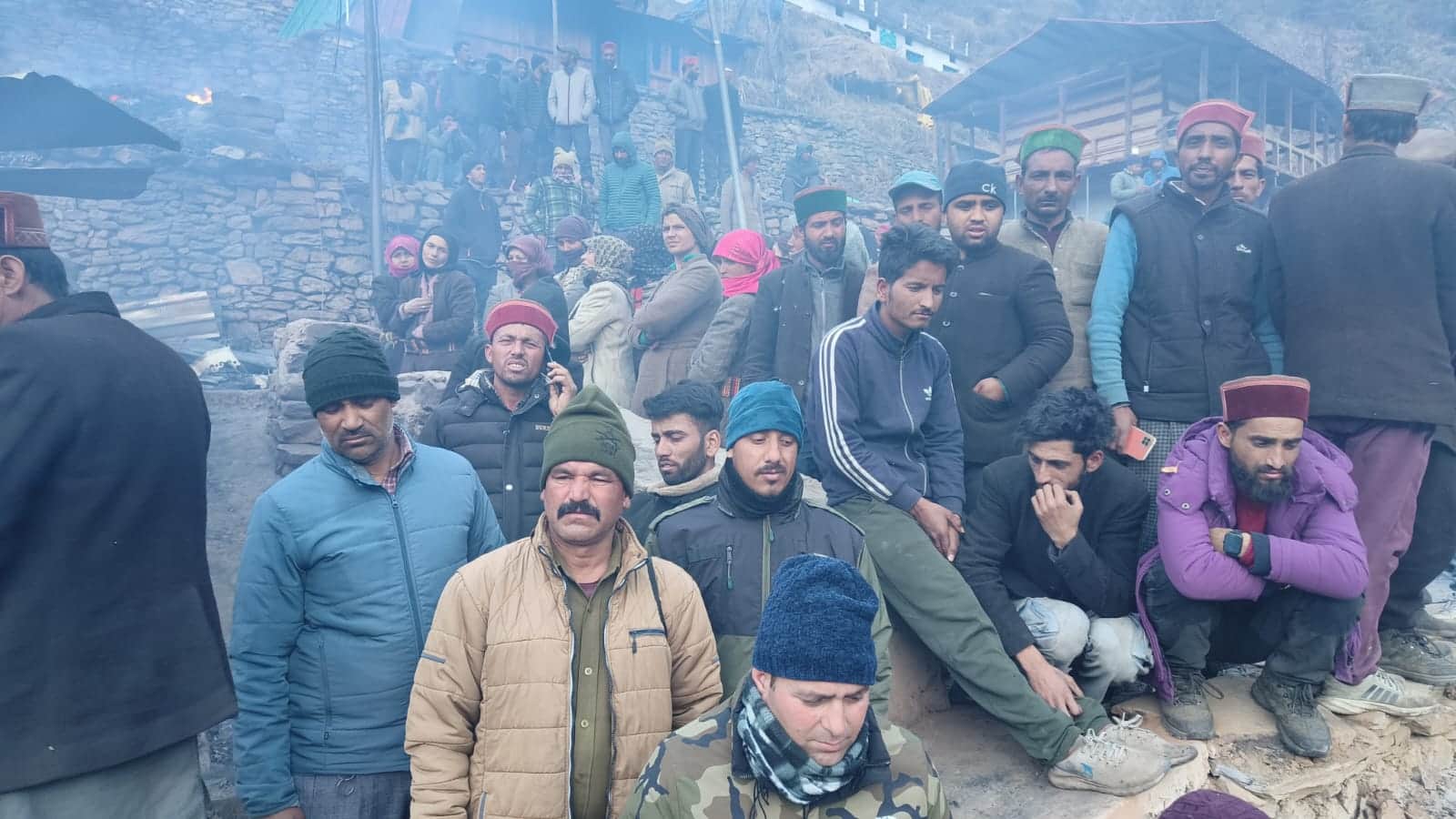 Uttarakhand News Massive fire Broke Out in Uttarkashi Savni Village Many Houses Burned woman dead Photo