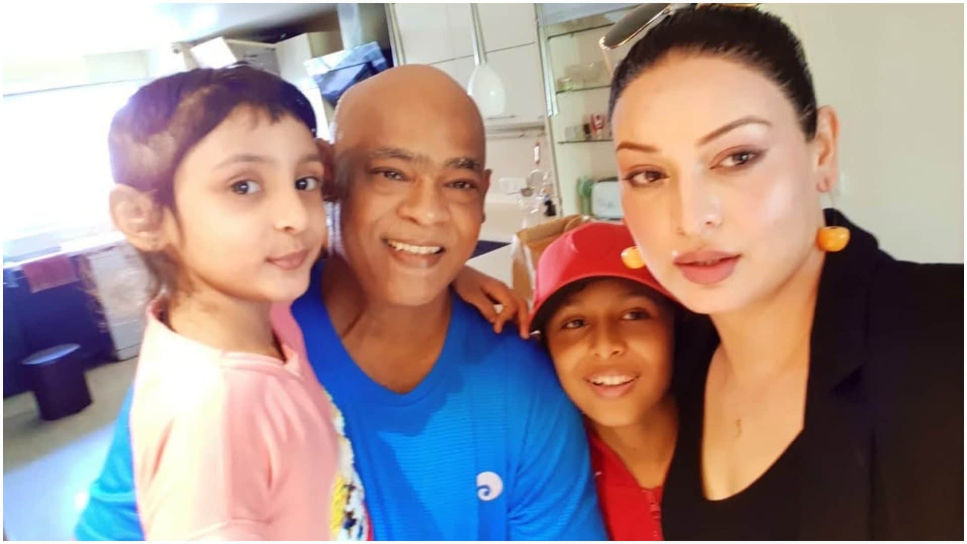 Vinod Kambli Seen Struggling to Walk at Wankhede During IPL 2026, Fans Concerned