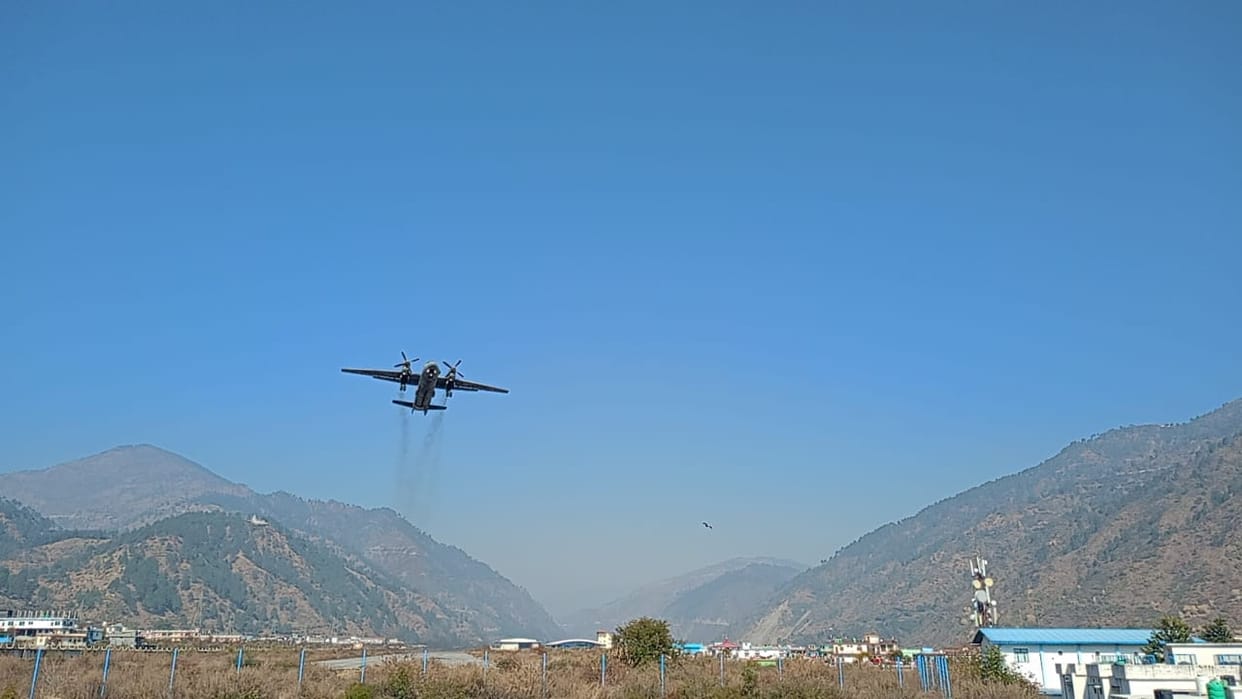 Uttarkashi News Air Force AN-32 aircraft reached Chinyalisaur airport practiced landing and takeoff