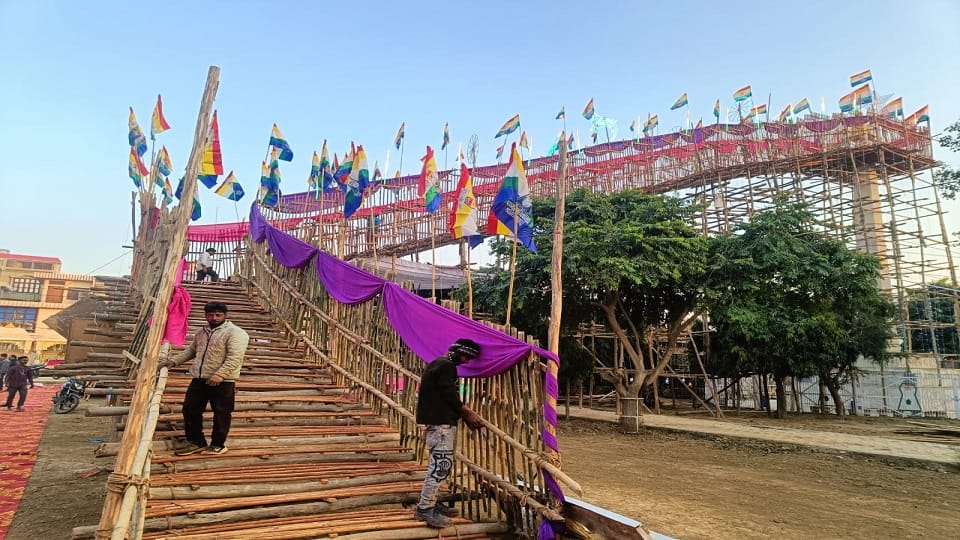 7 deaths in Baghpat: 150 devotees climbed the 65 feet high bamboo scaffolding, it fell with a thud