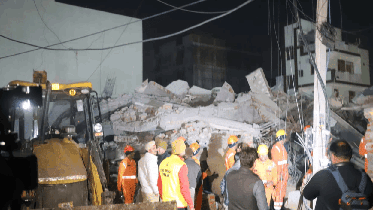Delhi Burari News: Two girls died and 13 people were rescued in Burari Building Collapsed