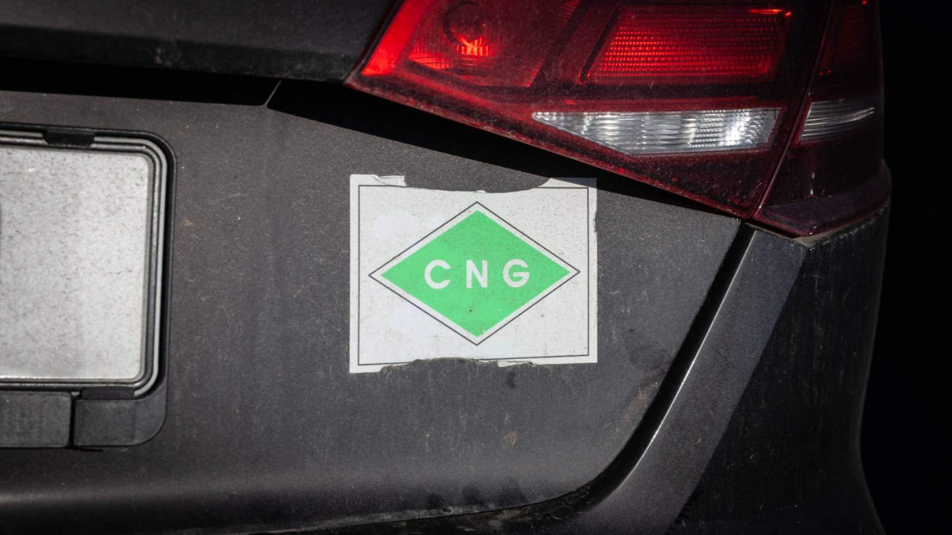 why is cng considered a cleaner fuel than petrol or diesel know details