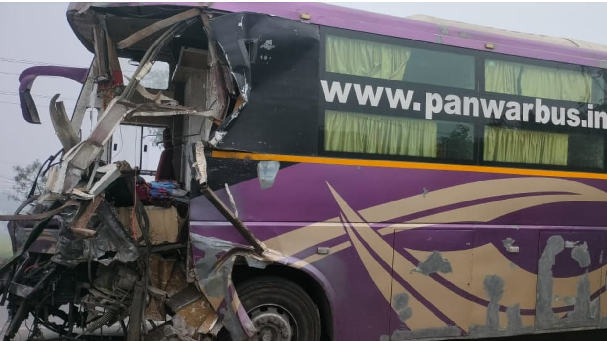 Bus going from Bihar to Prayagraj collides with DCM in Gorakhpur, 13 people injured