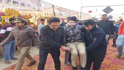 7 deaths in Baghpat: 150 devotees climbed the 65 feet high bamboo scaffolding, it fell with a thud