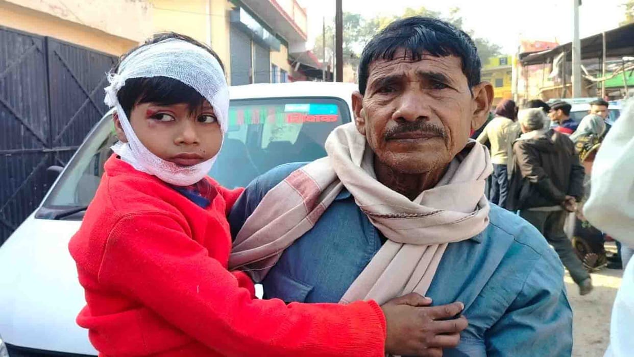 Banda: van full of school children overturned while overtaking a vehicle, four injured