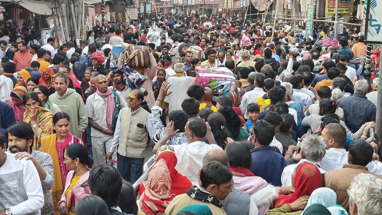 Mahakumbh Crowd in Kashi 11 lakh devotees visited Baba Vishwanath in one day