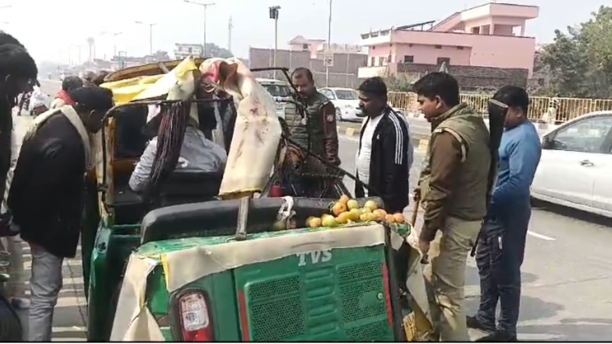 Two people died in road accident after auto collided with trailer in Ghazipur