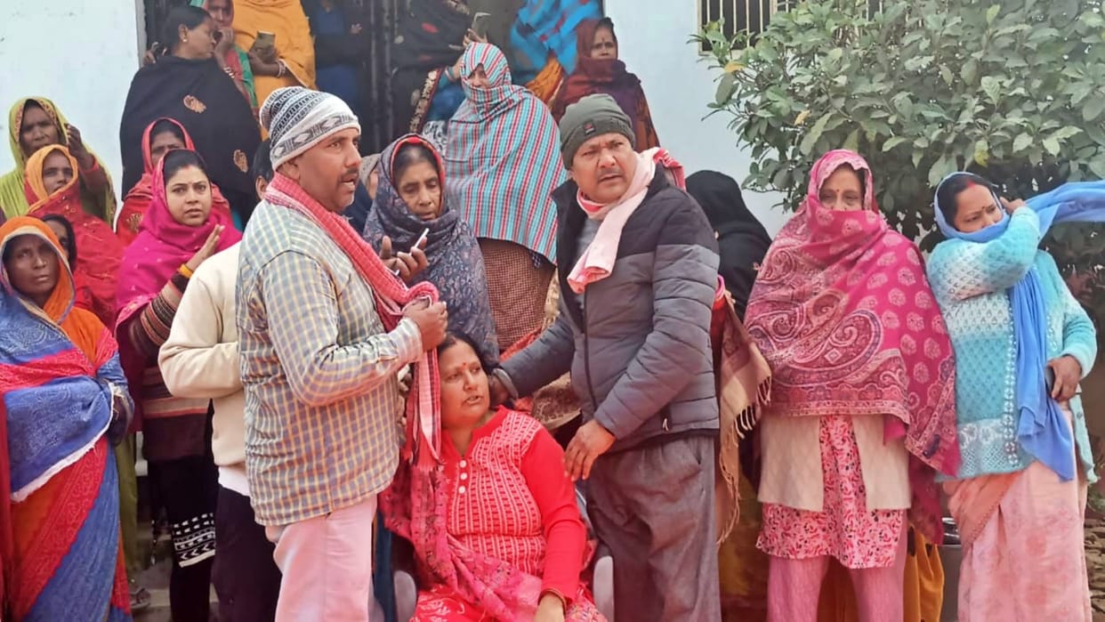 Motihari: Mourning when bodies of 4 family members reached village together car accident after Maha Kumbh snan