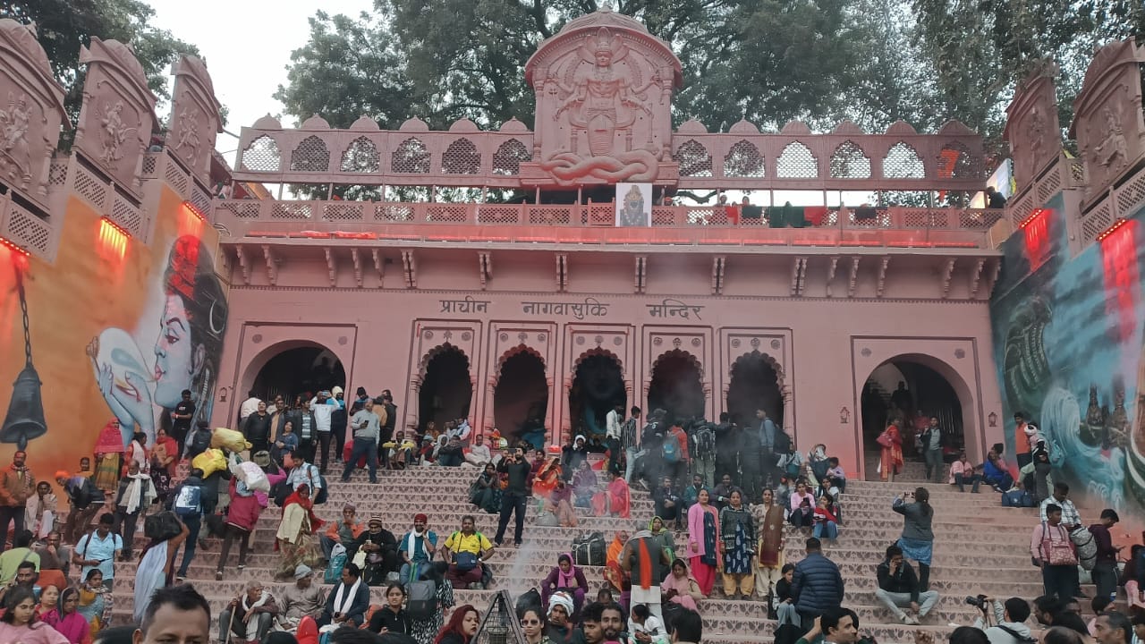 नागवासुकी मंदिर पर श्रद्धालुओं की भीड़