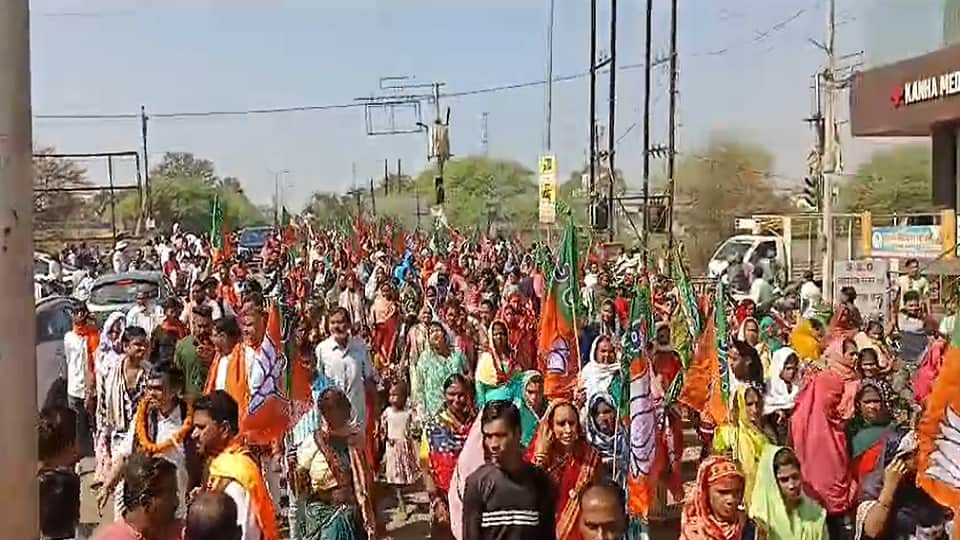 Councillors filed nominations along with president candidates of Congress and BJP in biggest municipality in B
