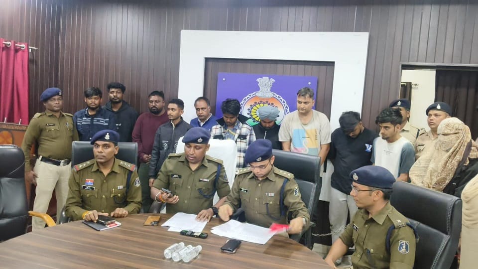 Police have arrested 35 accused so far in the scam of crores of rupees four women are also included in Durg