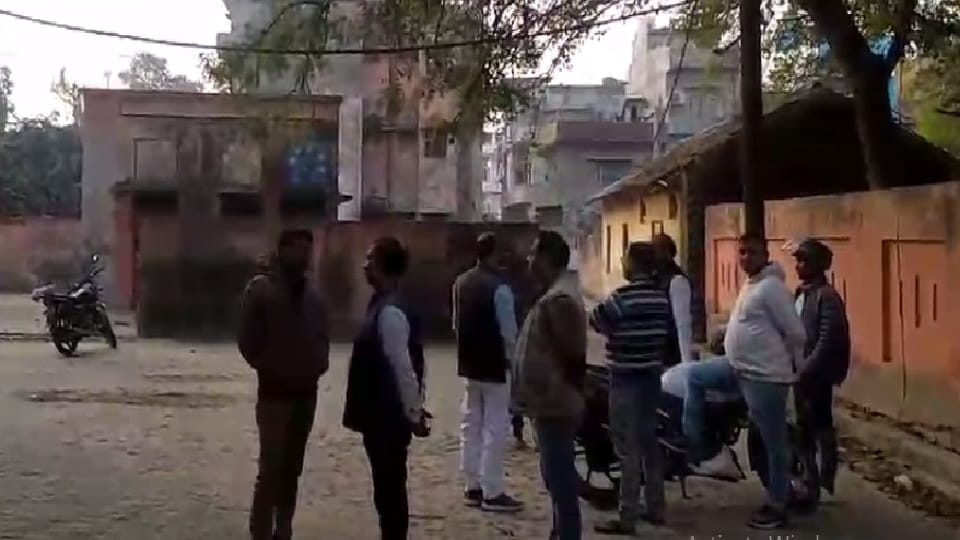Troubled by family feud couple committed suicide by jumping in front of train in Azamgarh